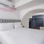Adamas Hotel